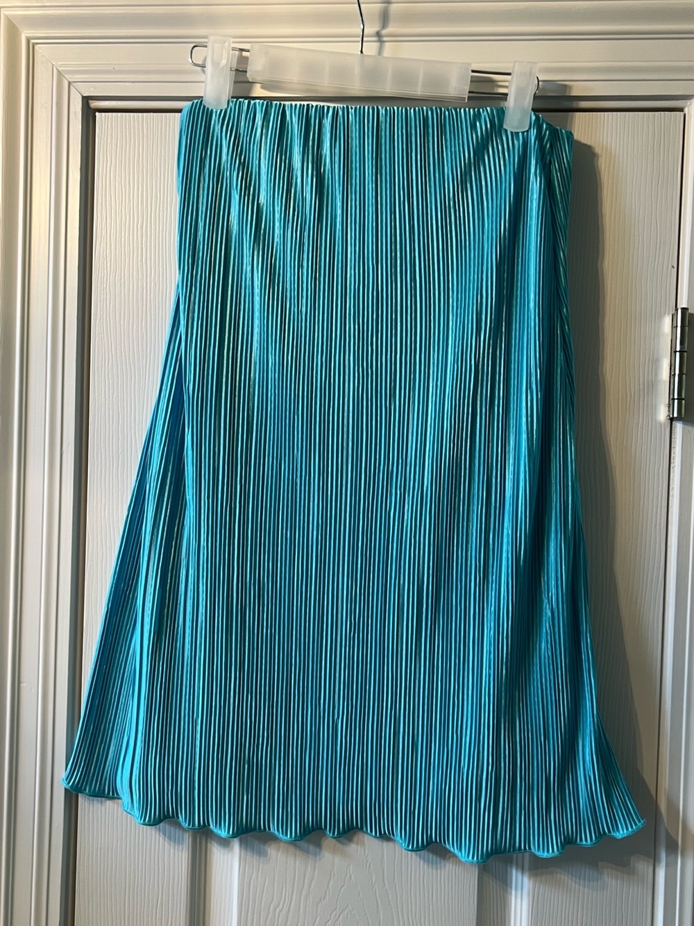 Pleated A-Line Midi dress strapless in Turquoise